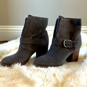 Isola Lavoy Sz 9.5 grey suede booties like new